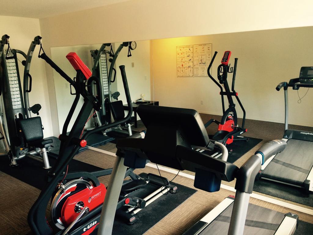 Super 8 By Wyndham West Kelowna Bc Экстерьер фото