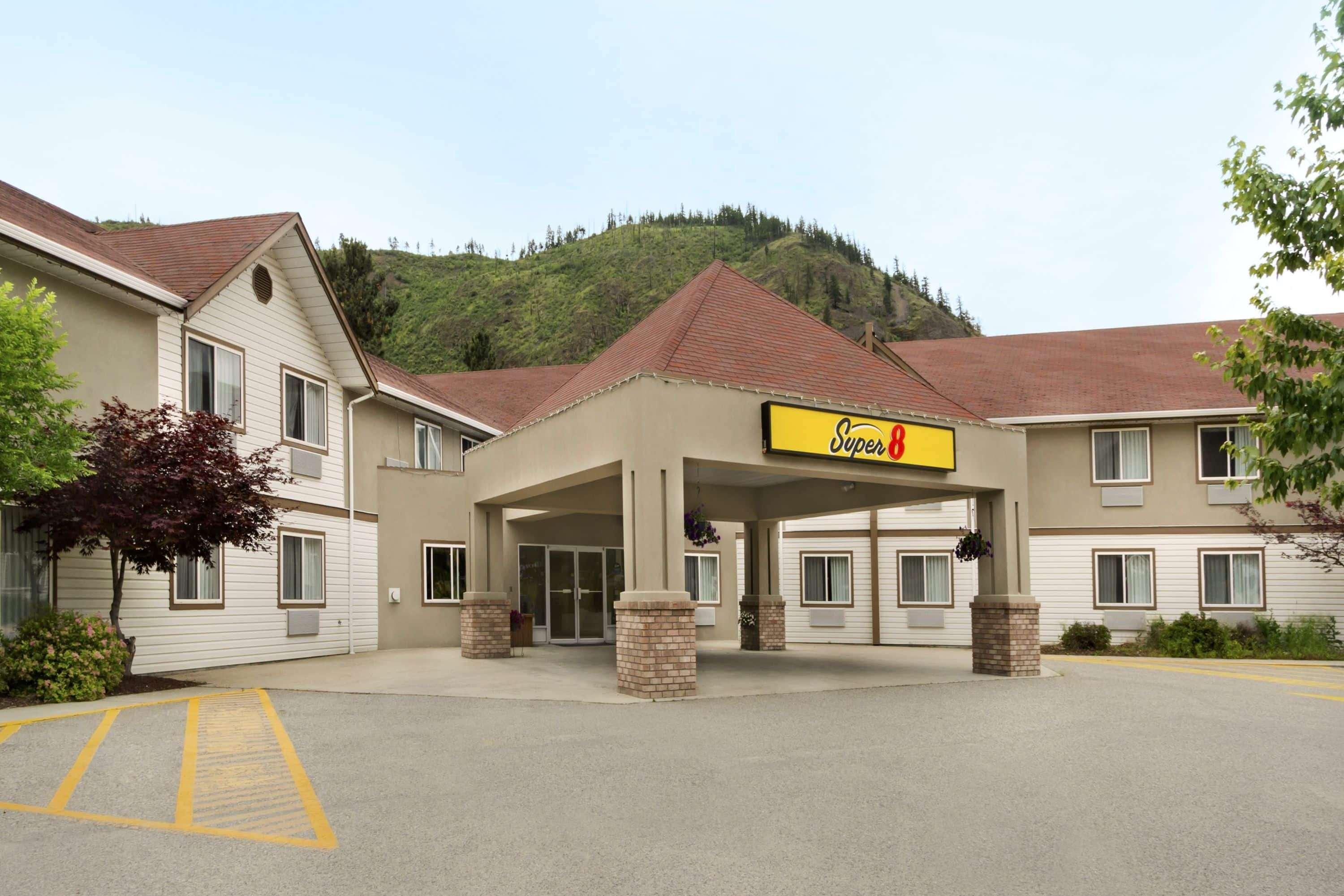 Super 8 By Wyndham West Kelowna Bc Экстерьер фото